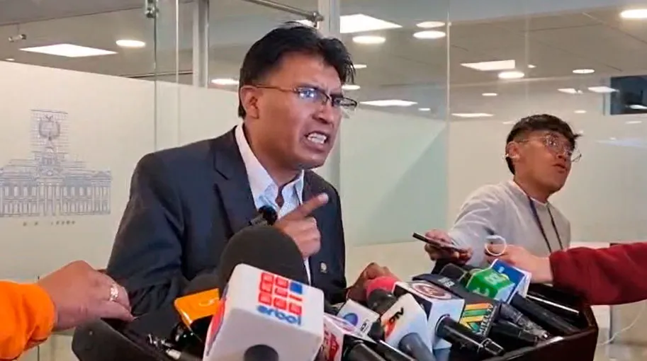 Nilton Condori desata polémica al hablar de una “revolución” en Bolivia “por la democracia o por la sangre” Nilton Condori desata polémica al hablar de una “revolución” en Bolivia “por la democracia o por la sangre”