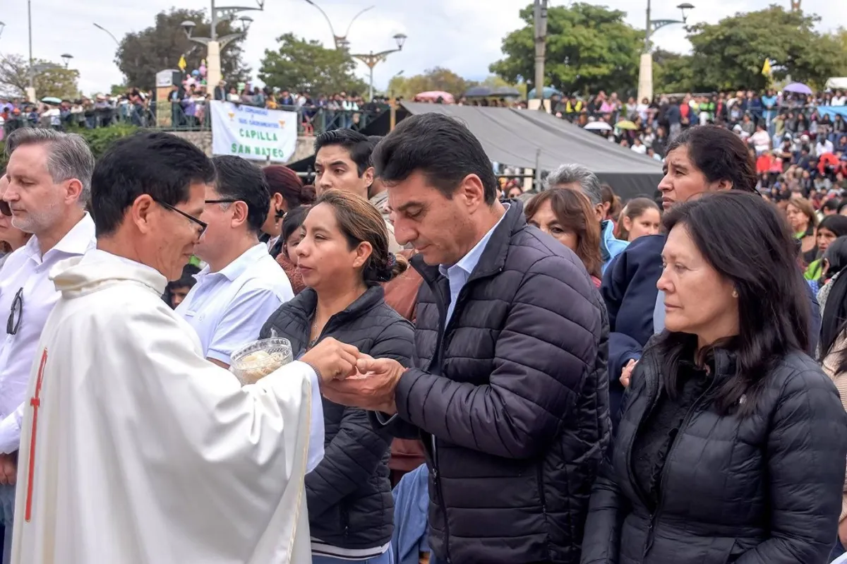 Alcalde de Tarija participa en los actos de Corpus Christi en el parque temático