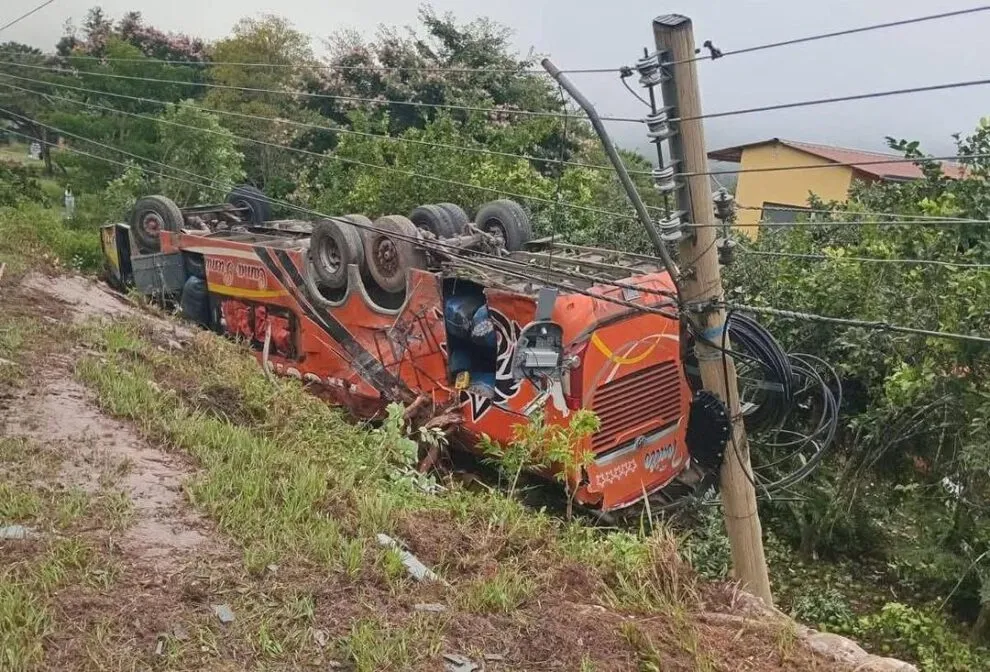 Accidente de bus en Tarija deja varios heridos graves
