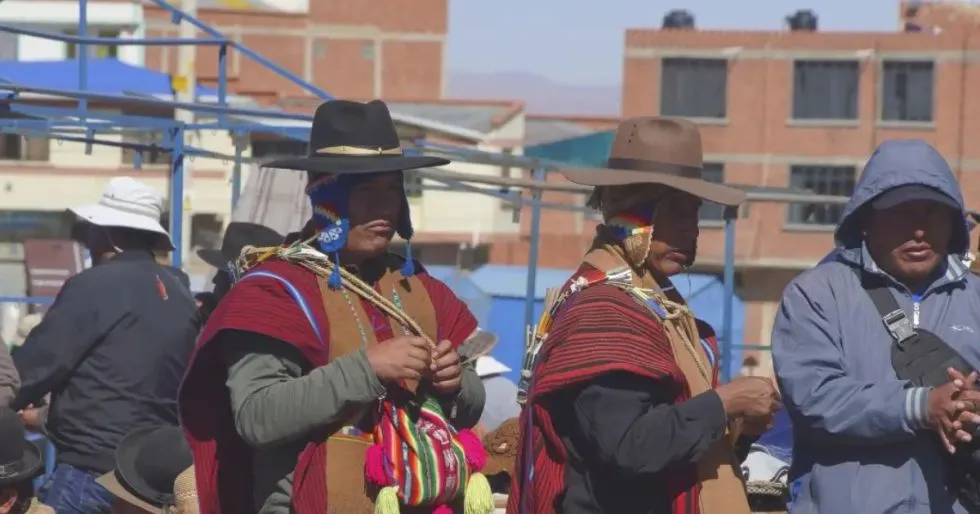 Campesinos Túpac Katari anuncian pausa tregua humanitaria de 24 horas en medio de bloqueos Campesinos Túpac Katari anuncian pausa tregua humanitaria de 24 horas en medio de bloqueos