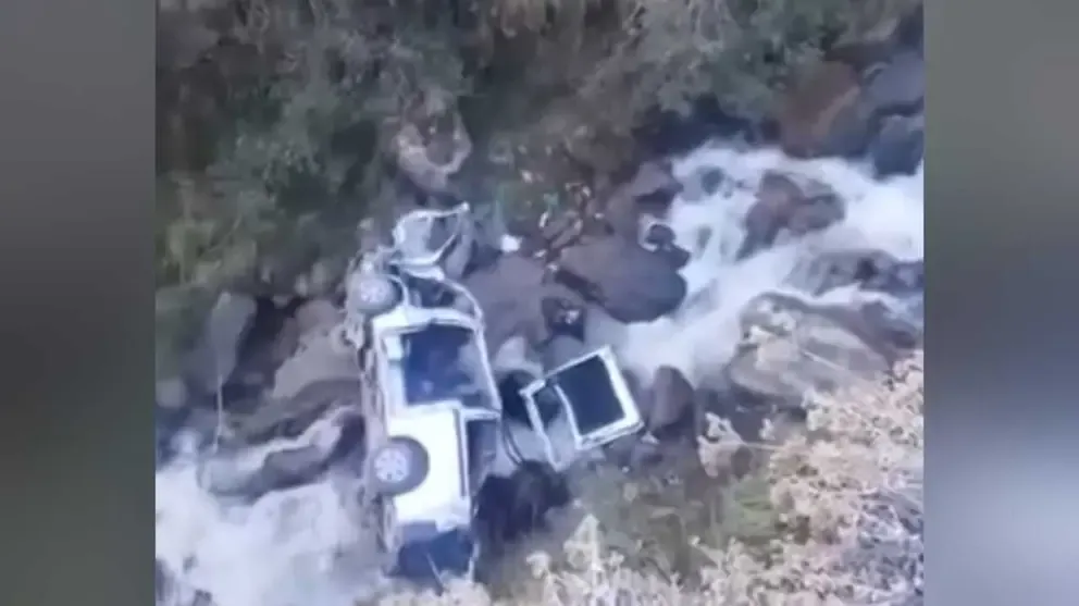 Policía reporta al menos siete fallecidos en accidente de tránsito en Sud Yungas Policía reporta al menos siete fallecidos en accidente de tránsito en Sud Yungas