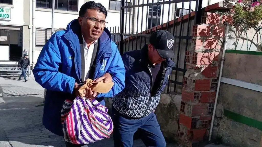Aprehenden al senador Nilton Condori en El Alto