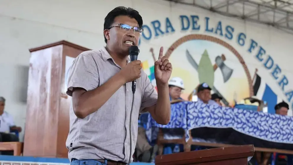 El senador Nilton Condori durante el ampliado en Lauca Ñ, en el Trópico de Cochabamba.