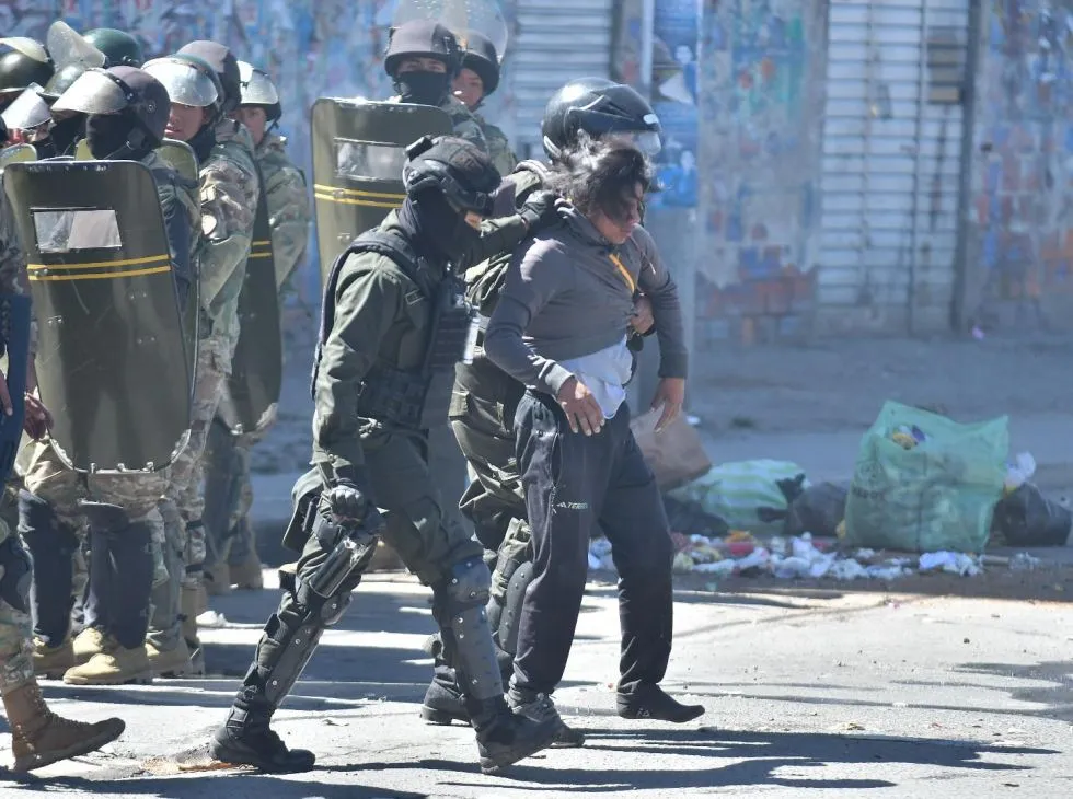 Defensoría reporta 57 detenidos en operativo de desbloqueo en La Paz y El Alto