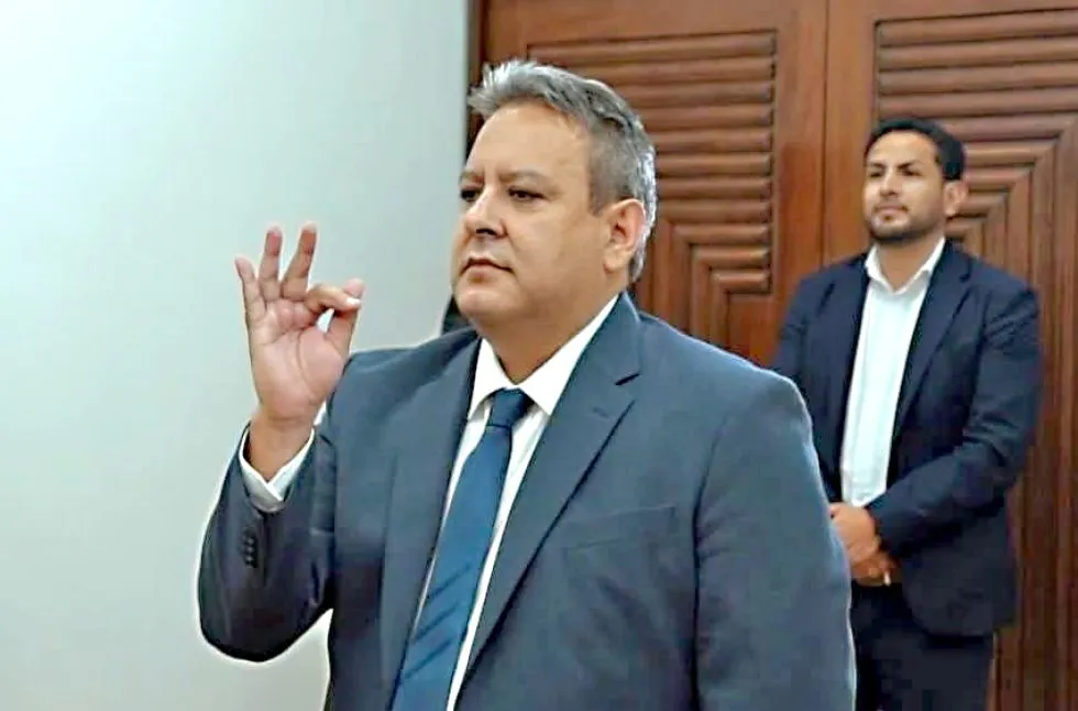 Nuevo presidente de YPFB asegura provisión de diésel