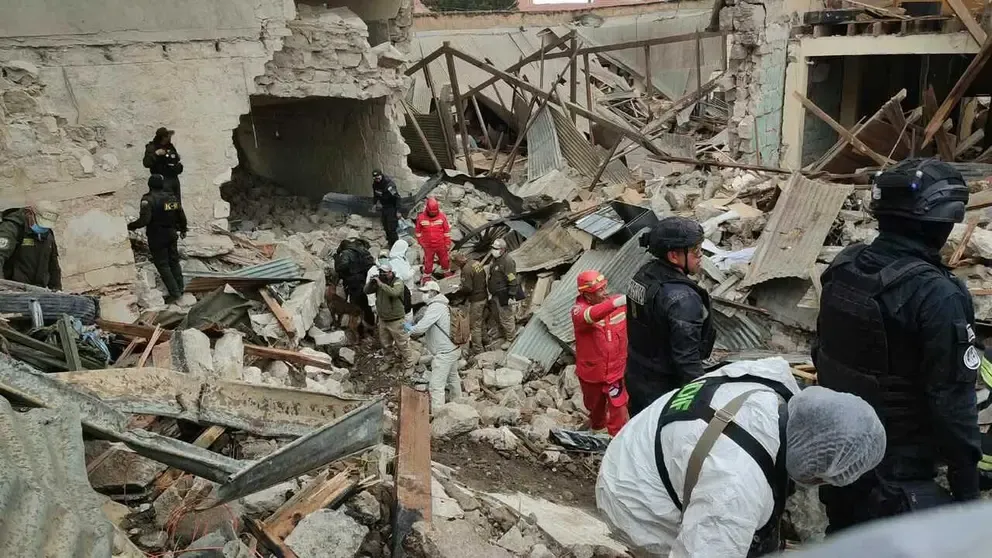 Suman tres los fallecidos en Viacha; encuentran el cuerpo de una persona en medio de los escombros Suman tres los fallecidos en Viacha; encuentran el cuerpo de una persona en medio de los escombros