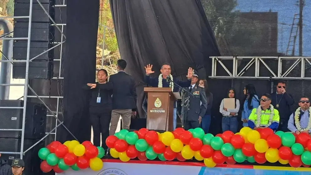 El presidente Rodrigo Paz durante la entrega de una obra en Cochabamba.