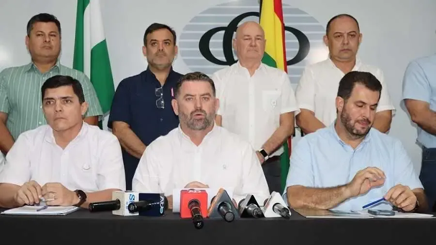 Desde la CAO hasta los choferes rechazan el decreto del diésel y el gobierno defiende la medida