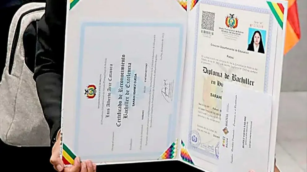 Imagen referencial de un título bachiller.