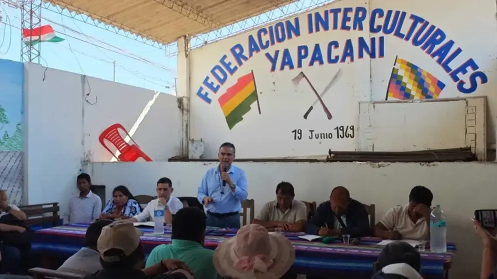 Justiniano llega a Yapacaní para buscar un acuerdo con productores y levantar el bloqueo Justiniano llega a Yapacaní para buscar un acuerdo con productores y levantar el bloqueo