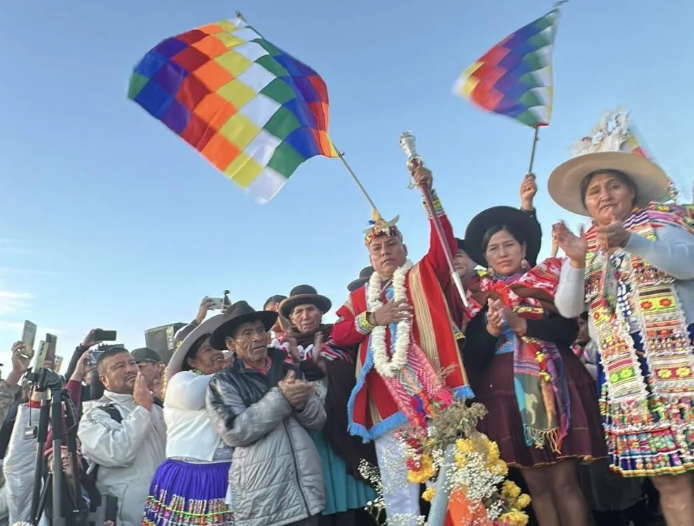 Leonardo Loza recibe bastón de mando en ceremonia ancestral