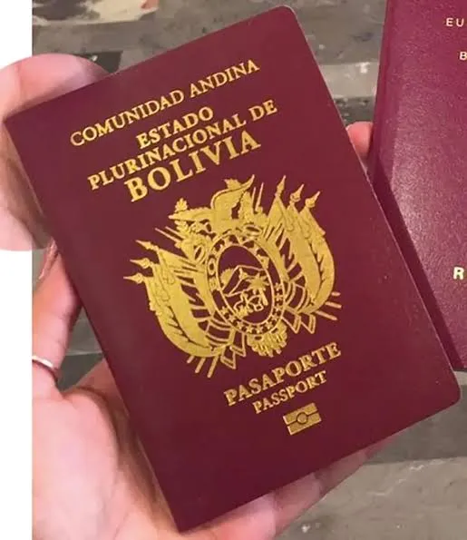 Hallan pasaportes en inmueble intervenido por la Policía en caso de bolivianos enviados a Rusia