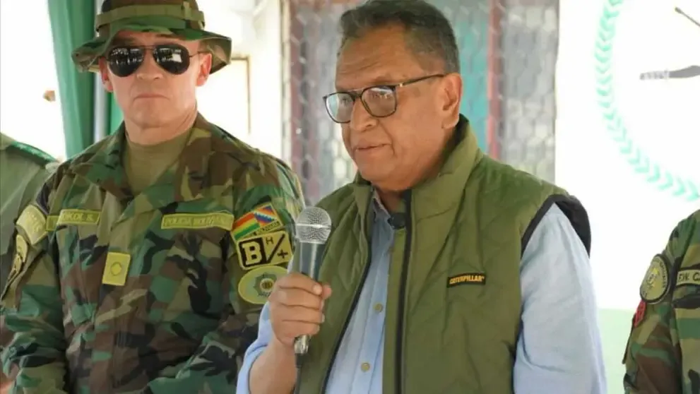 El ministro de Gobierno, Marco Antonio Oviedo, durante la conferencia en Chimoré, Cochabamba.