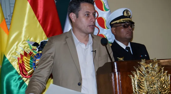 Lara dice que Paz quiso reunirse con Γ©l en un sauna Lara dice que Paz quiso reunirse con Γ©l en un sauna