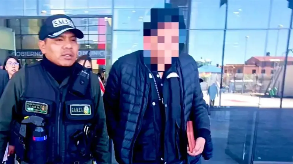 Alcaldía de El Alto remite a la justicia a exfuncionario por presentación de libreta militar falsa Alcaldía de El Alto remite a la justicia a exfuncionario por presentación de libreta militar falsa