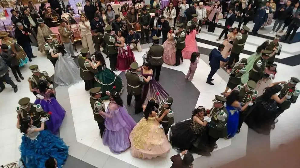 “Un sueño hecho realidad”: Policía organiza fiesta de 15 años para adolescentes de sectores vulnerables “Un sueño hecho realidad”: Policía organiza fiesta de 15 años para adolescentes de sectores vulnerables
