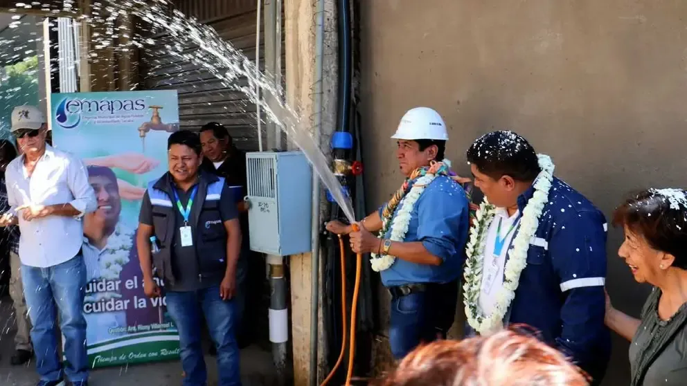 Agua de Misicuni continúa su expansión en Sacaba y llega a San Pedro Magisterio