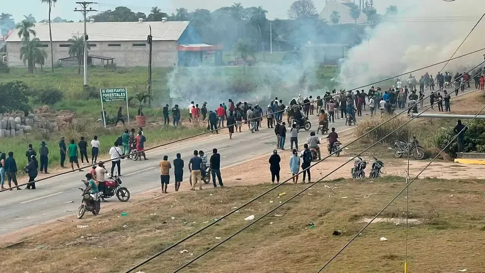 Desbloqueo en San Julián: 45 heridos en enfrentamientos entre policías y civiles