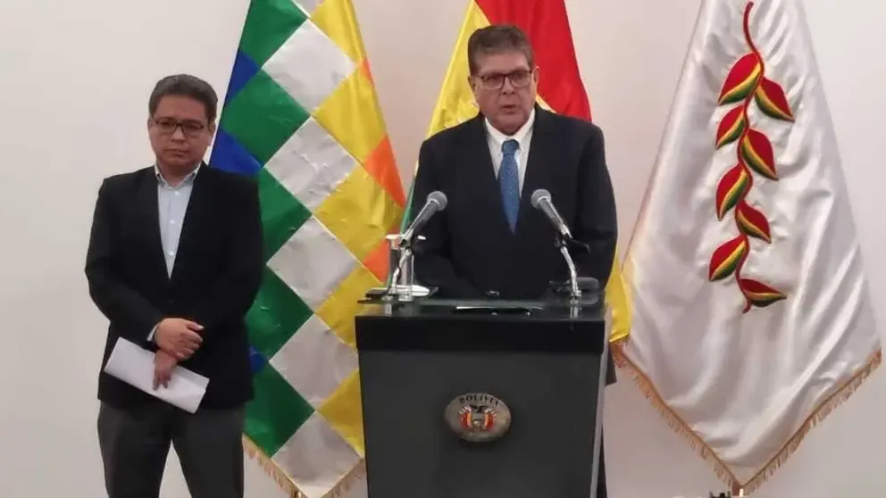 Gobierno planea retiro paulatino de YPFB de la comercialización y dar mayor participación a privados Gobierno planea retiro paulatino de YPFB de la comercialización y dar mayor participación a privados