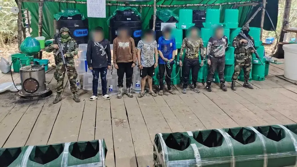 FELCN destruye dos laboratorios de droga y aprehende a seis personas en Villa Tunari FELCN destruye dos laboratorios de droga y aprehende a seis personas en Villa Tunari